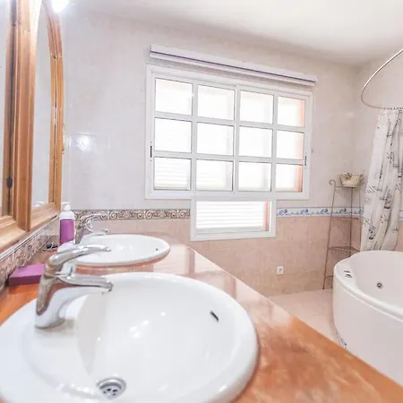 Villa 3 Bedroom In El Duque