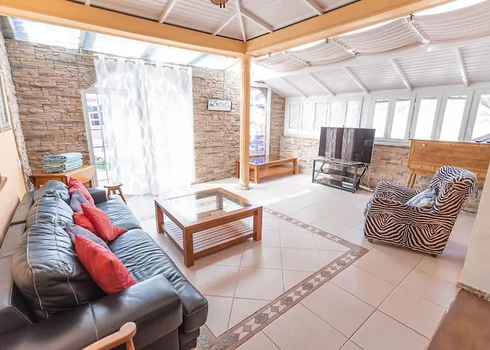 ヴィラ 3 Bedroom In El Duque